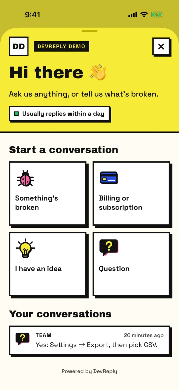 L’écran d’accueil du chat en anglais : Hi there, Start a conversation, quatre sujets